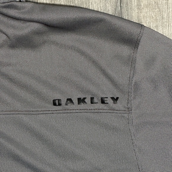 Oakley Gray Polo Shirt with Relaxed Fit - Picture 6 of 7